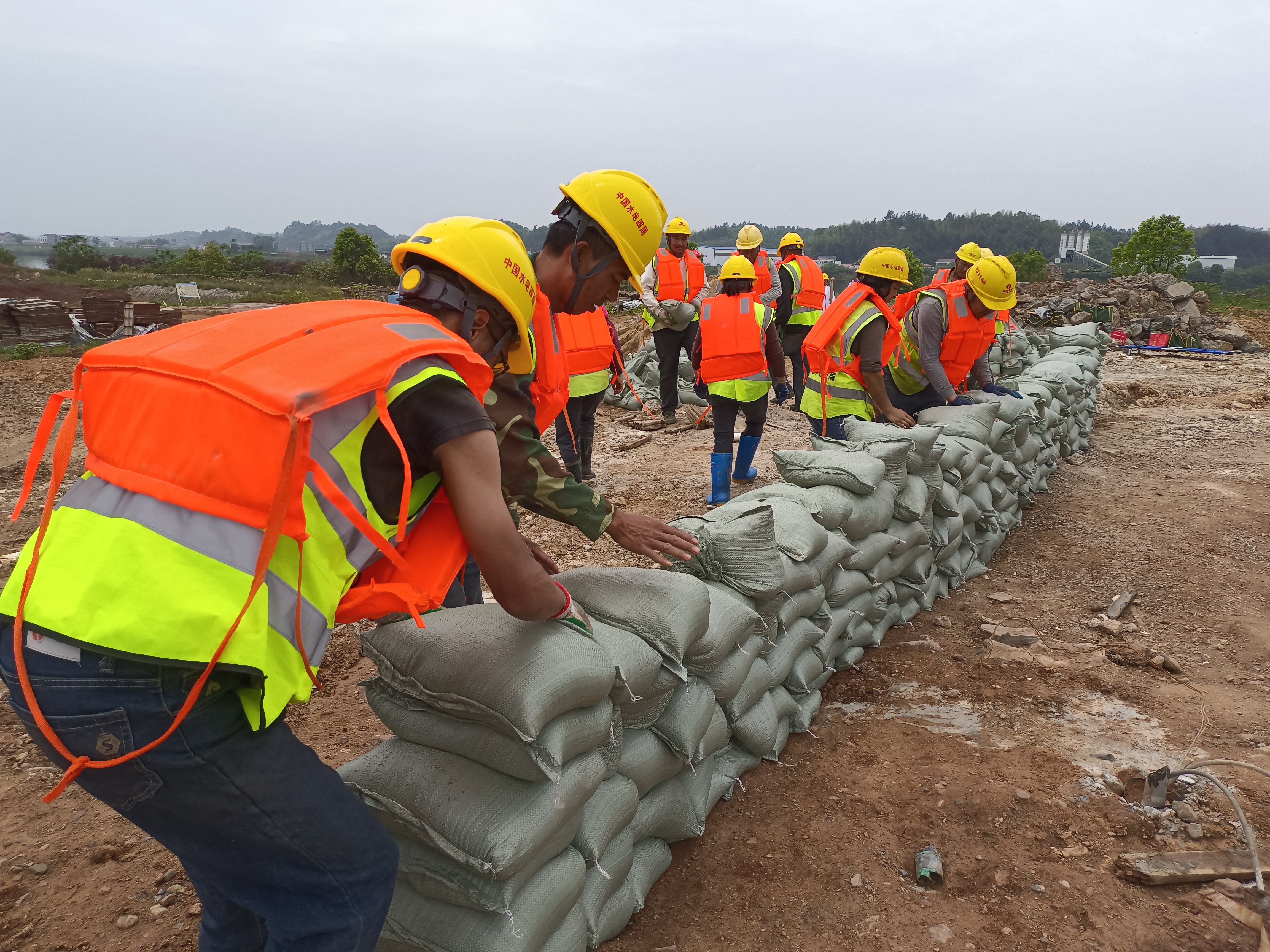以“演”促防，以“練”備戰(zhàn)！株洲航電 擴(kuò)機(jī)項(xiàng)目開展防汛搶險(xiǎn)救災(zāi)應(yīng)急演練